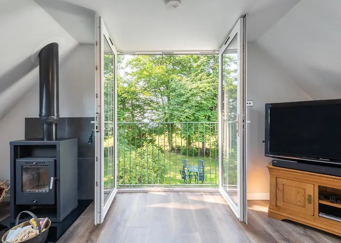 Stylish 2 Bedroom Cottage Near Glasgow Airport