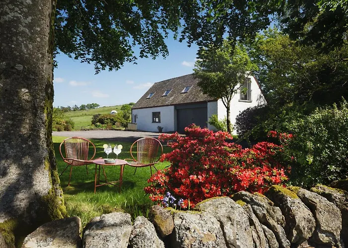 Stylish 2 Bedroom Cottage Near Glasgow Airport