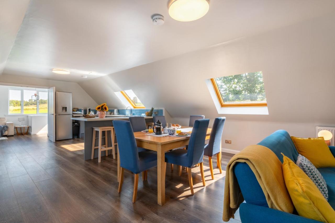 Stylish 2 Bedroom Near Glasgow Airport Holiday home *